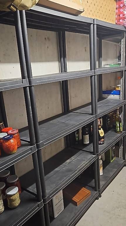 Regale: Regale – Gebraucht aus Niederuzwil von Liberatopixel