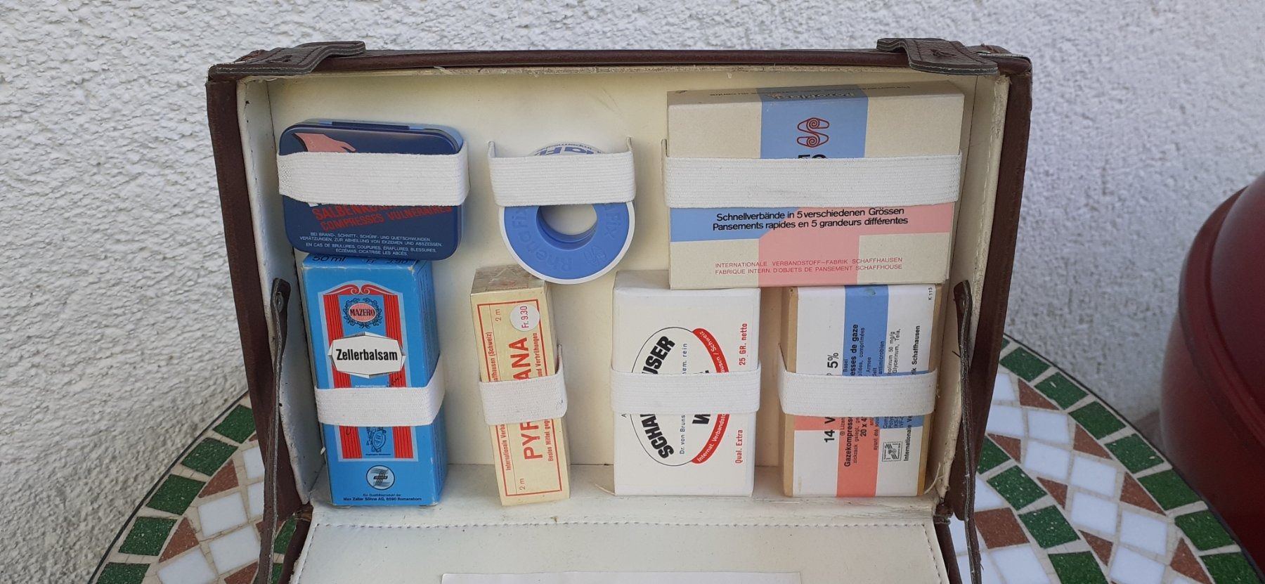 Kit di pronto soccorso: Reiseapotheke 1950er – Usato da Mörschwil venduto da antiksalon 4