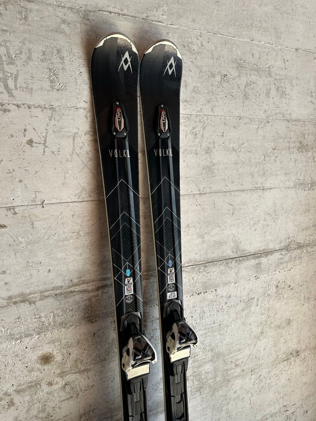 Völkl Skis: Völkl Flair SC Ski 165CM – Gebraucht aus Emmenbrücke von karkarkar