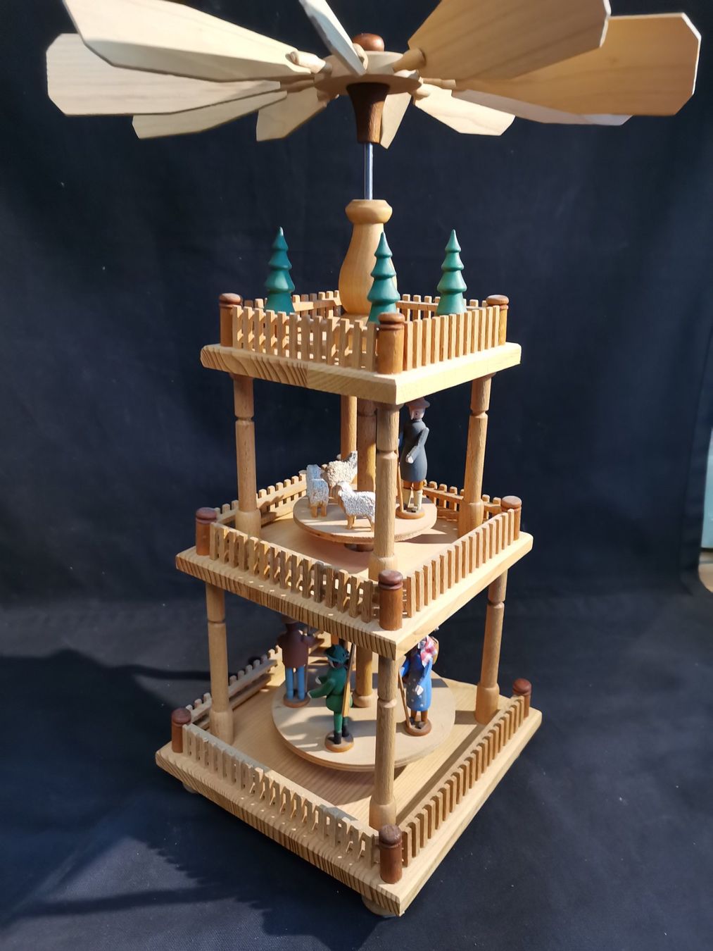 Tutte le decorazioni: Holzpyramide, Weihnachtspyramide, Pyramide Weihnachten – Usato da Wiedlisbach venduto da materialkreislauf 7