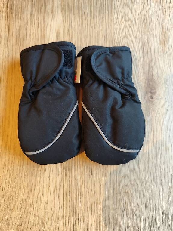 Guanti: Handschuhe Baby – Usato da Flums venduto da tin_zk28