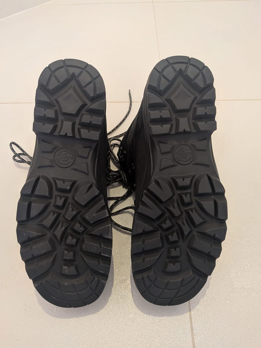 Scarpe da uomo: Chaussures de sécurité Stuco – Nuovo e nell'imballaggio originale da Cortaillod venduto da Cocotte9031 2