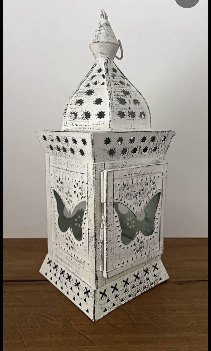 Laternen: Laterne Shabby Chic weiss mit Schmetterlingen  – Gebraucht aus Altdorf UR von JanAil