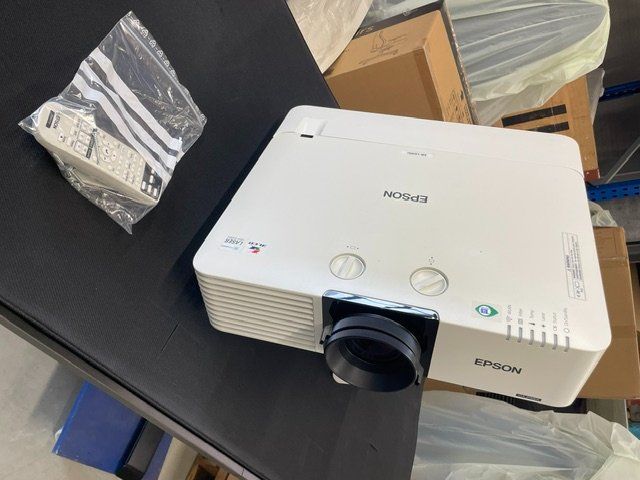 Epson Videoprojektoren: Epson LCD Projector Model H901B – Gebraucht aus Regensdorf von OfficeExperts