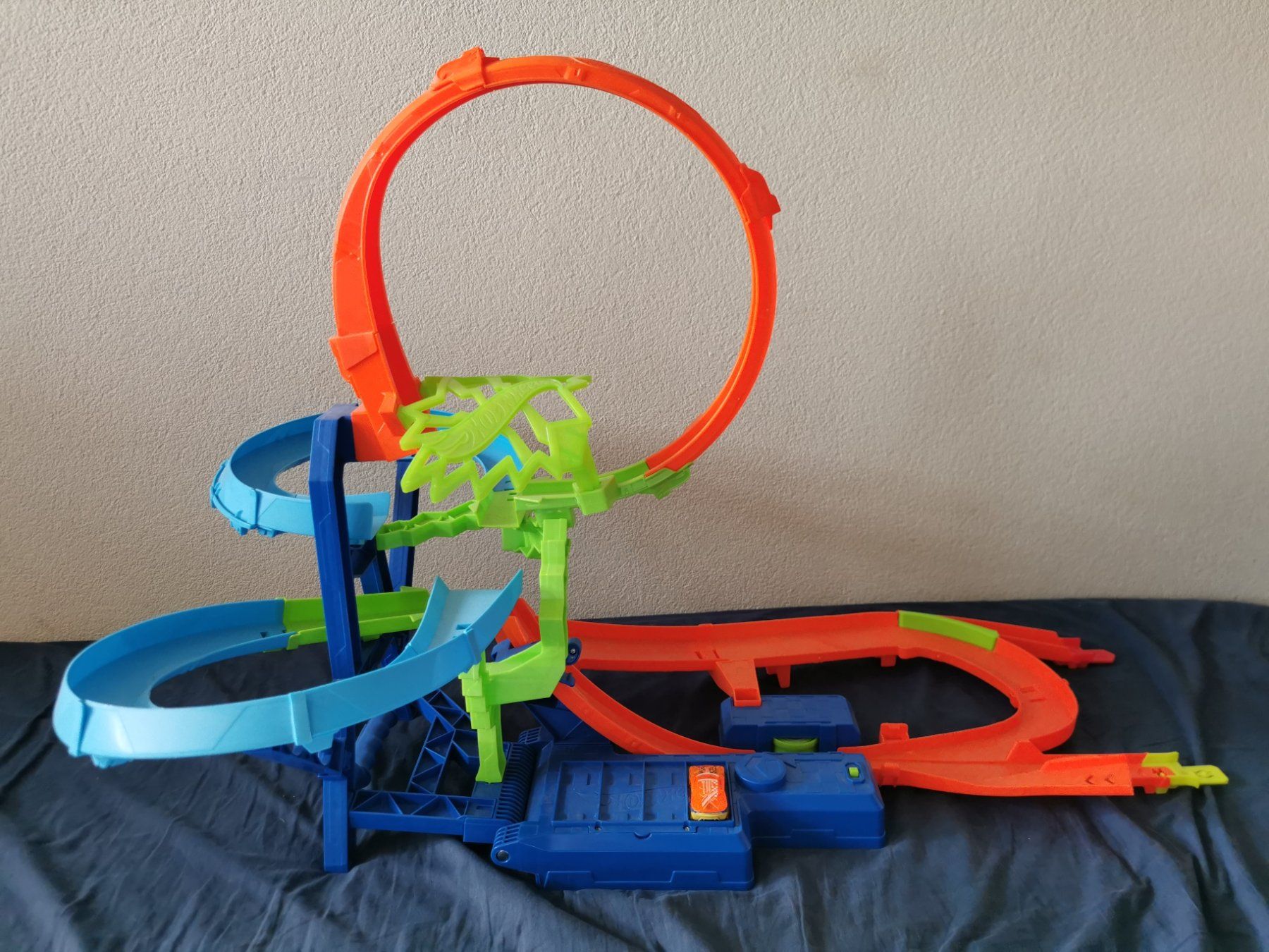 Hot Wheels Giocattoli: Hot Wheel Unendliche Crash-Action – Usato da Eglisau venduto da enila12