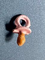 Schnuller (Nuggi), rosa für Puppenstuben. Metall bemalt. USA
