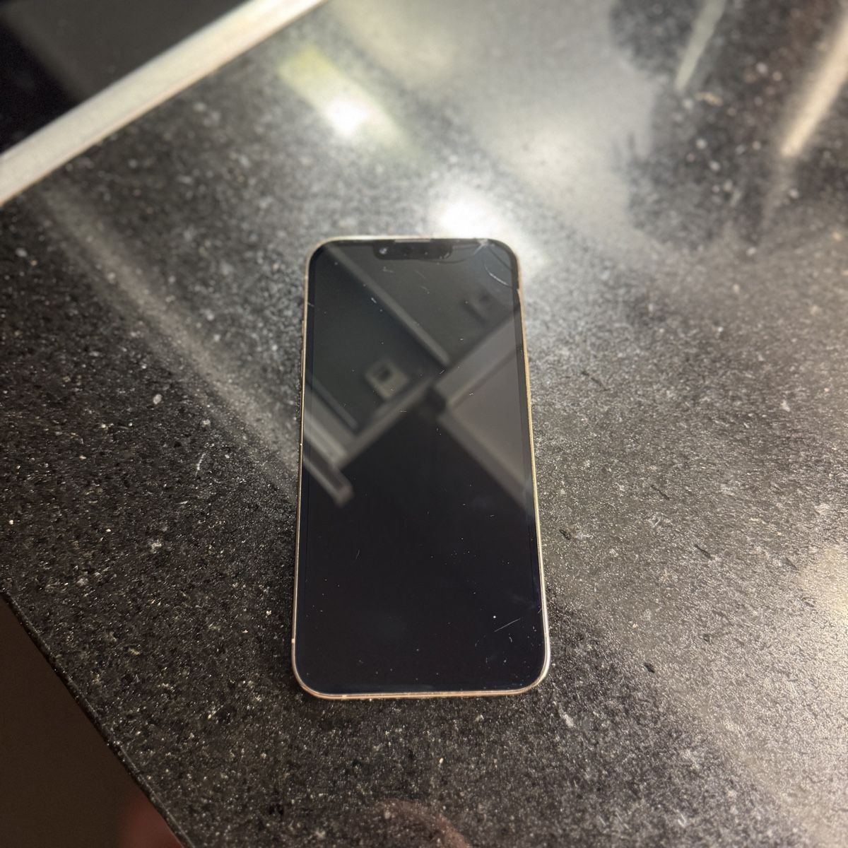 Apple Handys / Smartphones: Apple iPhone 13 Pro Max Gold 256GB – Gebraucht aus Aarau Rohr von mr.7