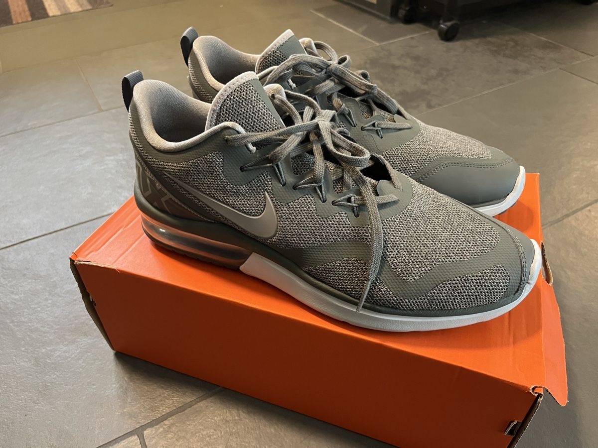 Nike Herrenschuhe: Air Max Fury – Neu und originalverpackt aus Lenzburg von JoelMeier