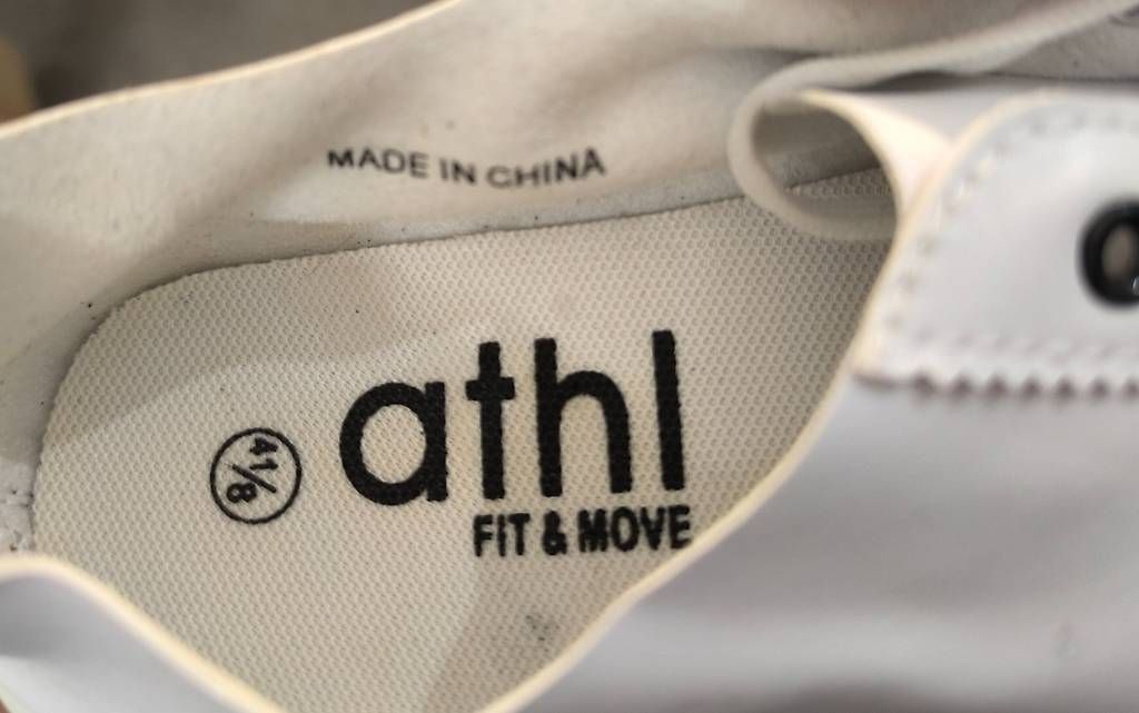 Scarpe da uomo: Weiße Sneaker athl Fit & Move - Größe 41  – Usato da Pully venduto da shulgin788 4
