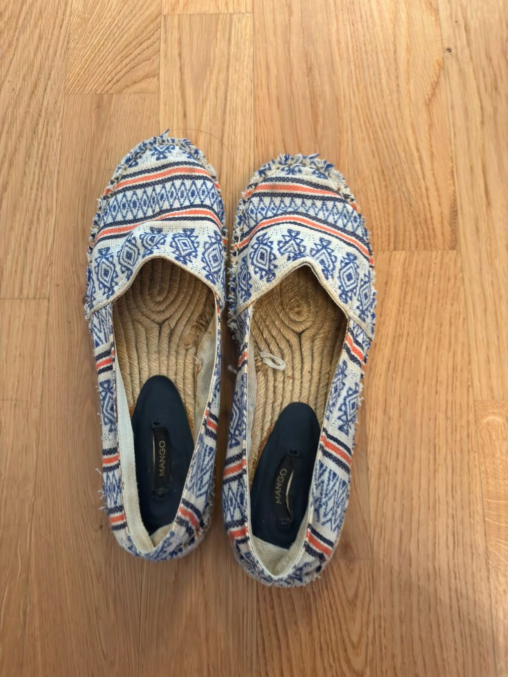 Mango Scarpe da donna: Mango Espadrilles blau-weiss Ethno-Print – Usato da Basel venduto da tin_h697 1