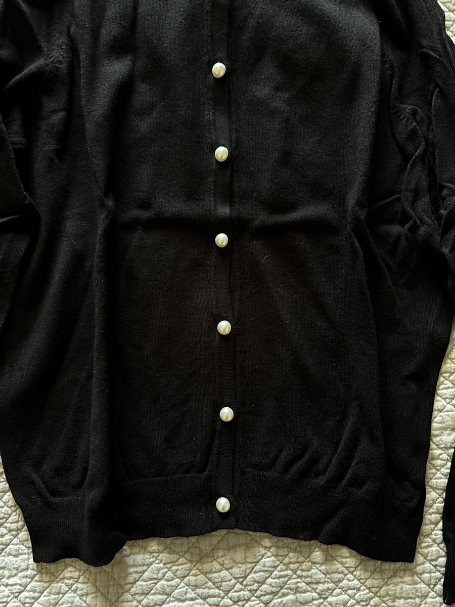Maglioni & Felpe: Cardigan noir avec boutons à perle – Usato da Lausanne venduto da shabnam.t 2