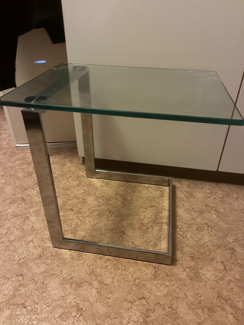 Tische: Kleiner praktischer Glastisch – Gebraucht aus Kreuzlingen von jan_fq77 1