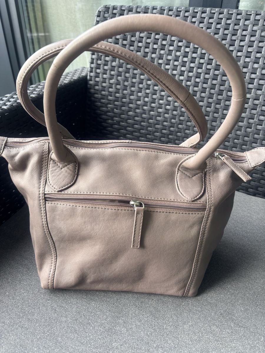 Taschen für Damen: Kunstledertasche – Neu (gemäss Beschreibung) aus Unterengstringen von Viktoria_ 1
