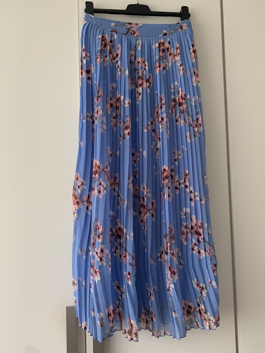 Vero Moda Gonne: Vero Moda Rock, Grösse S, hellblau mit Blumen🌸 – Usato da Wängi venduto da JALE04