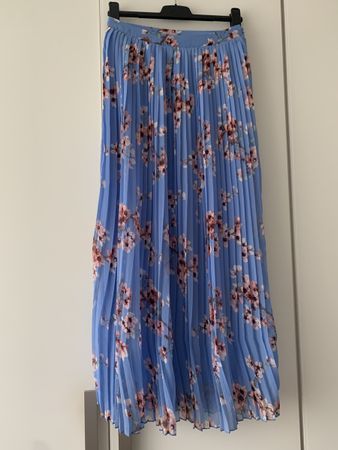 Vero Moda Rock, Grösse S, hellblau mit Blumen🌸