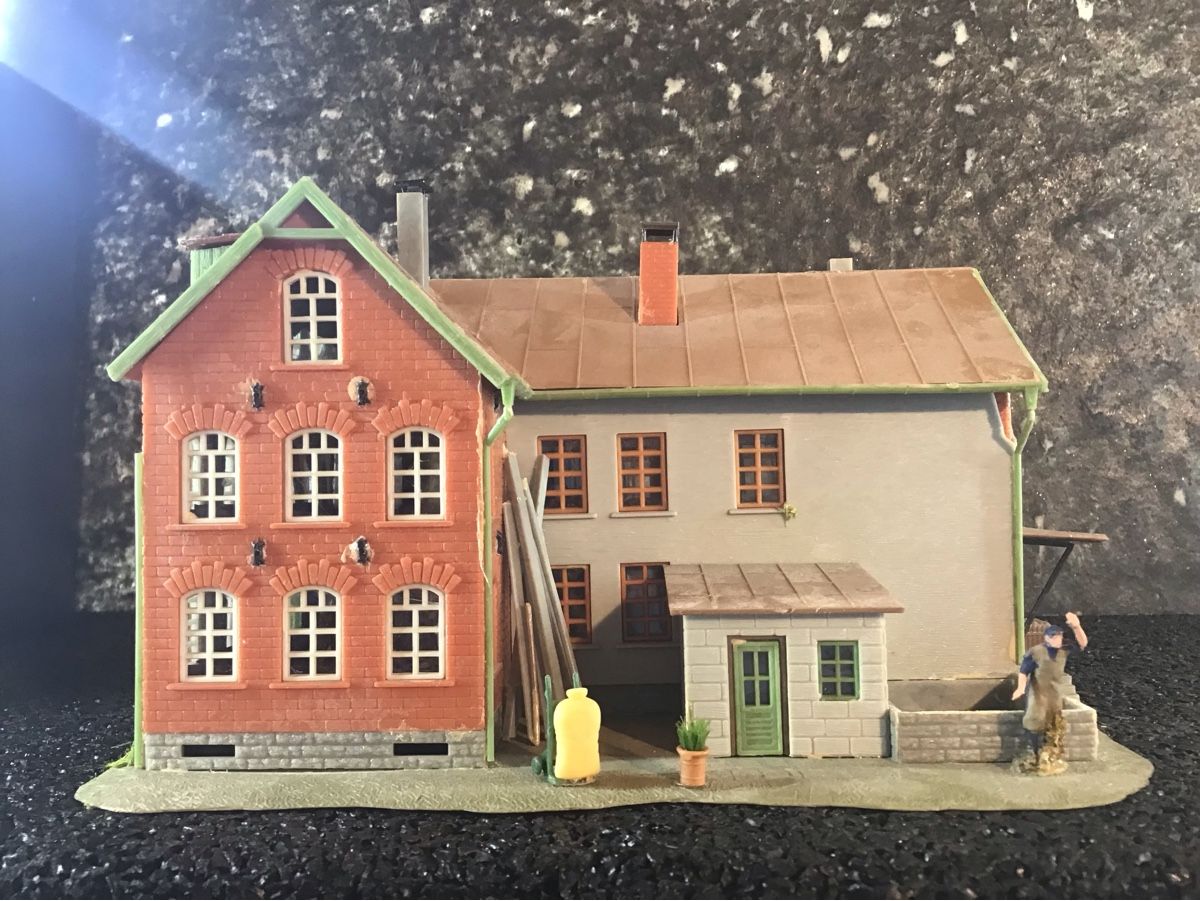 Kit di modellismo & Modellini statici: MODELL GEBÄUDEHAUS – Usato da Männedorf venduto da Spezial-Modelle 1