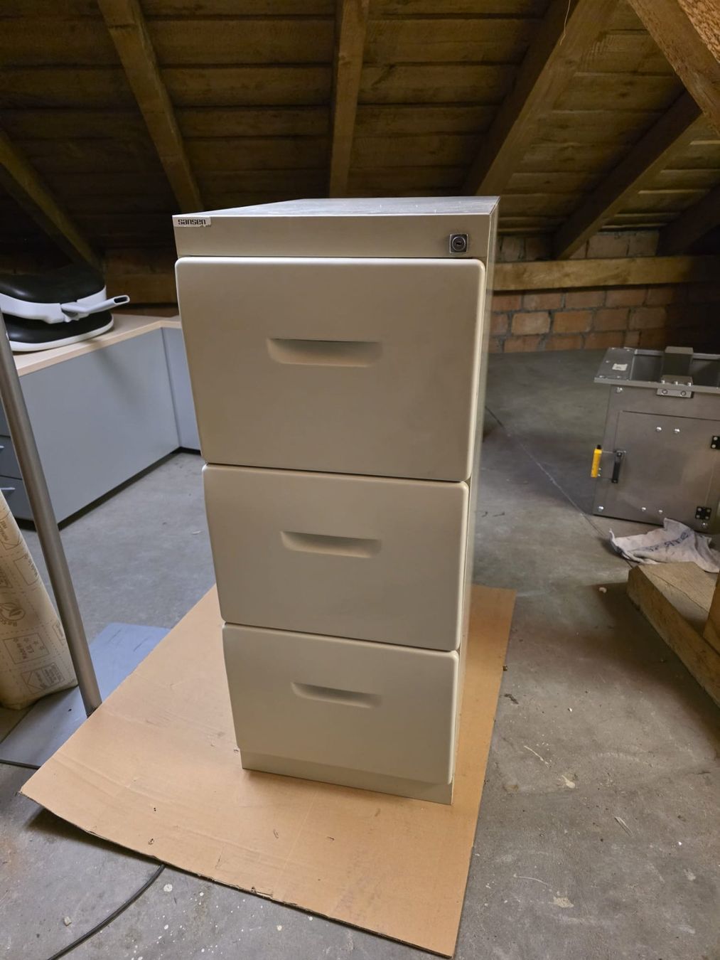 Schränke: Vintage Aktenschrank – Gebraucht aus Niederbuchsiten von B_Marchand