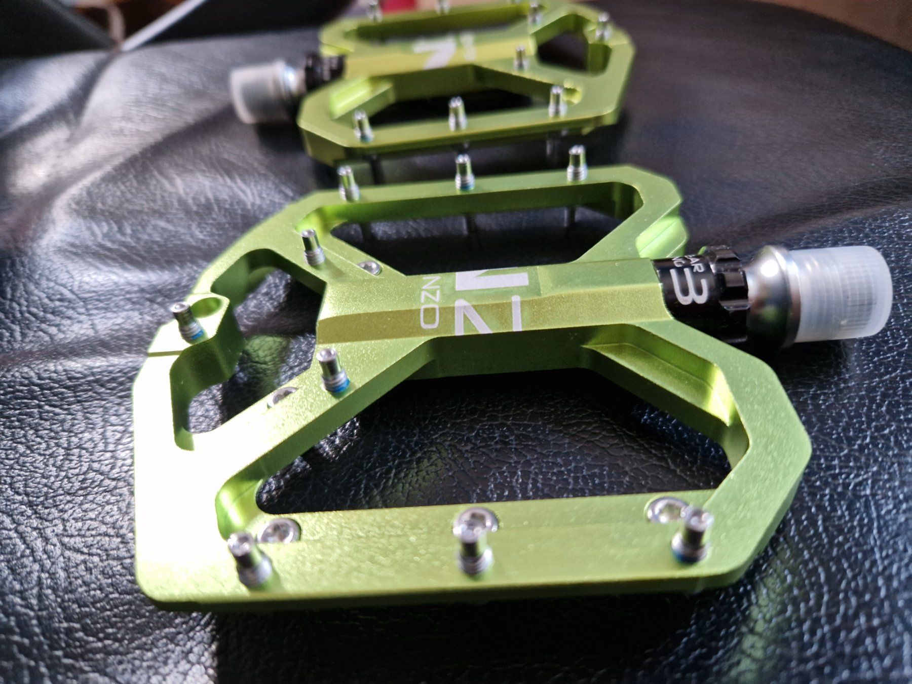 Pezzi di ricambio: Flatpedal Alu eloxiert extra Grip green – Nuovo e nell'imballaggio originale da Münsingen venduto da Geeskile 1