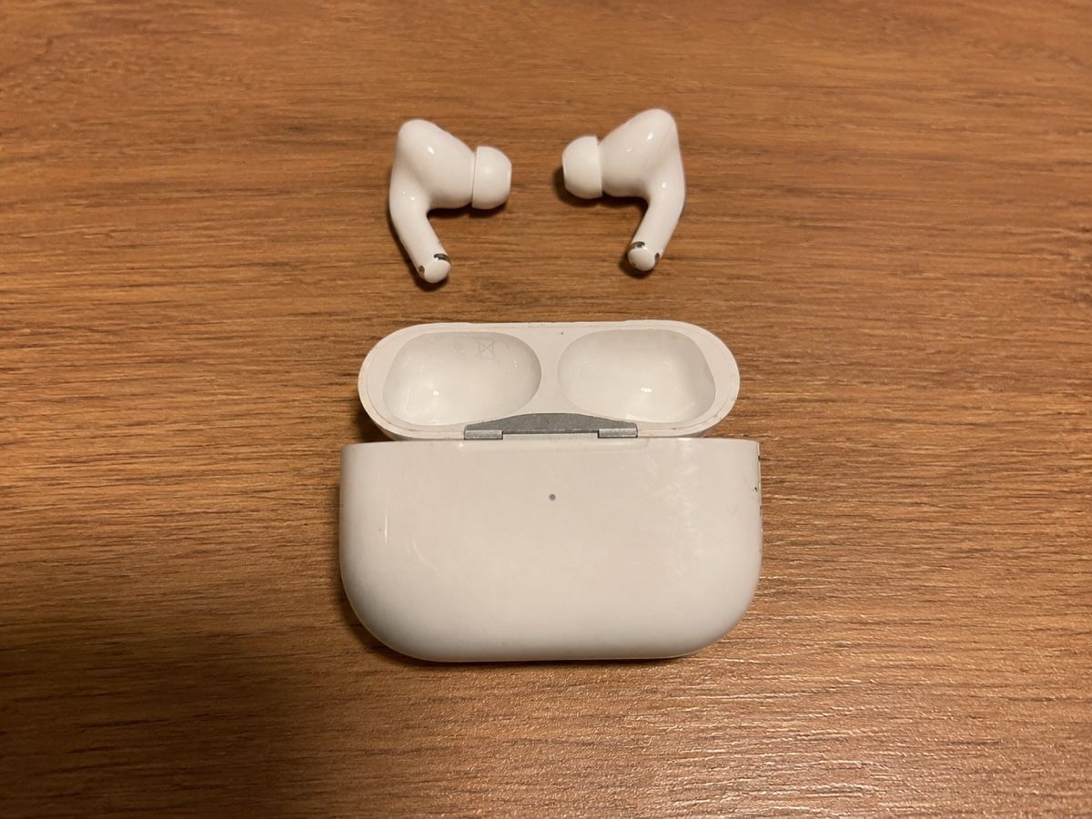 Apple Cuffie: Apple AirPods Pro 2 mit Ladecase selten verwendet – Usato da Winterthur venduto da FelBal
