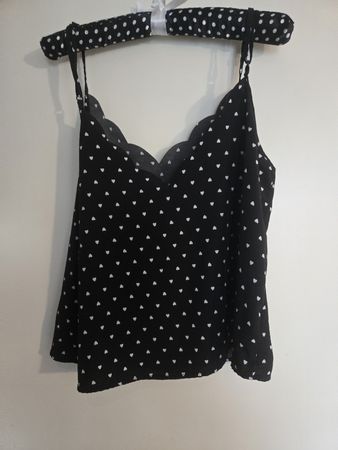 Süsses Spaghettiträger Top in Schwarz mit Herzen Grösse M/L