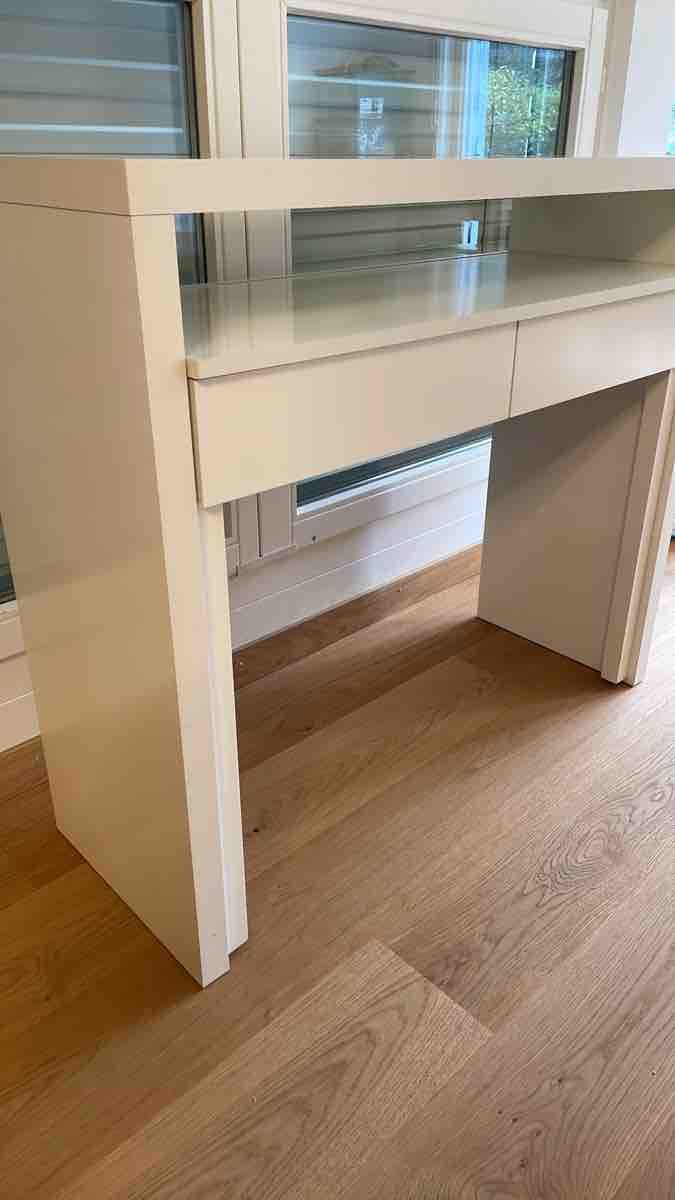 Bureaux: White Console Table with Two Drawers, Like New – D'occasion à Binningen par Viriatus 2
