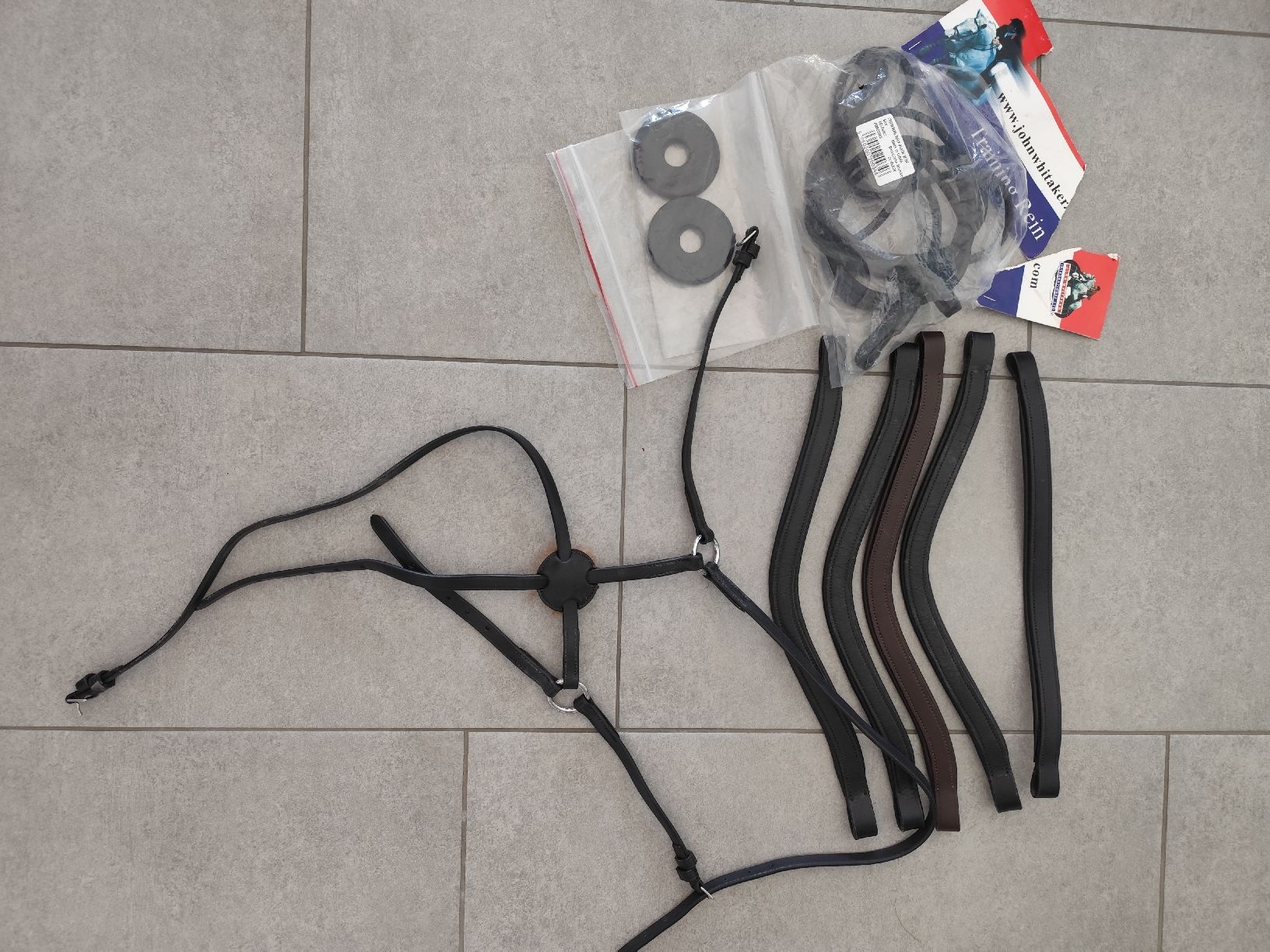 Briglie & Cavezze: grosse Pferde-Paket günstig – Usato da Kerzers venduto da sb_12