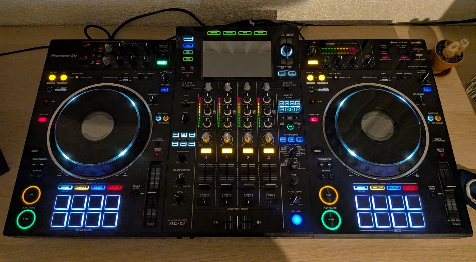 Pioneer Platines de mixage: XDJ-XZ inkl. Decksaver & Case – Neuf (Voir description) à Oberrohrdorf par yansei