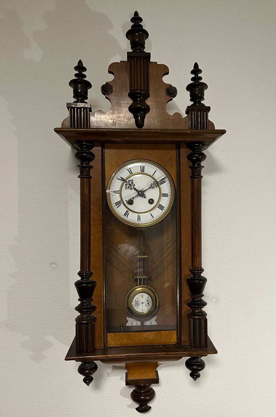 Orologi da terra & Orologi da parete: Antike Wanduhr / Pendeluhr – Usato da Zürich venduto da Nbenno