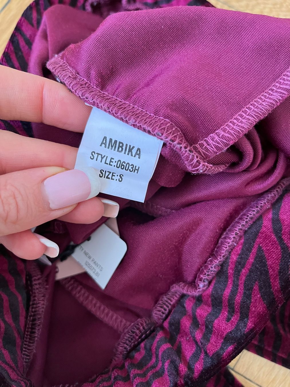 Pantaloni: New velour pants  size S – Nuovo (secondo la descrizione) da Chêne-Bougeries venduto da Seetooyoo 4