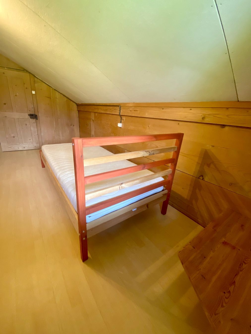 Betten: Bett mit Lattenrost und Matratze – Gebraucht aus Aeschi b. Spiez von nai_f5z9 1