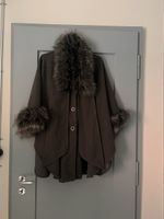 Wunderschöne Vintage-Cape mit abnehmbarem Kunstfellkragen