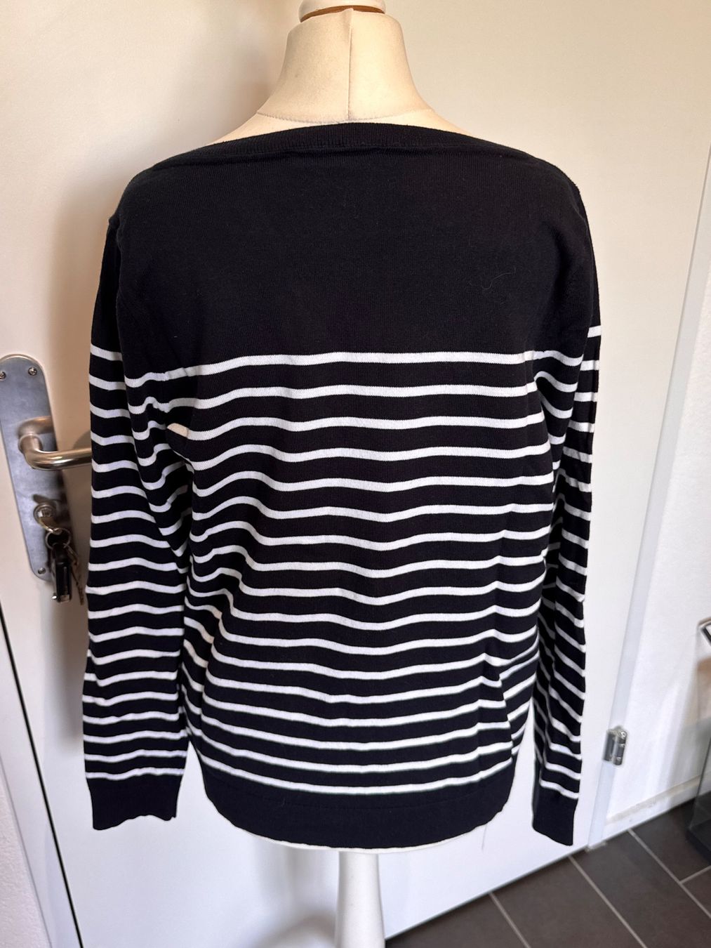 Tommy Hilfiger Pulls & Sweat-shirts: Neuwertiger Tommy Hilfiger Pullover gestreift Gr. S – Neuf (Voir description) à Rothrist par Fondgruebe 1