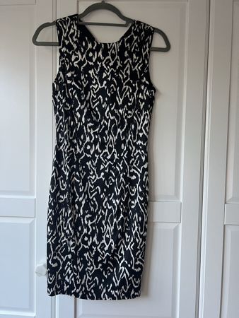 Elegantes Sommerkleid mit offenem Rücken Gr. 36 schwarz/weis