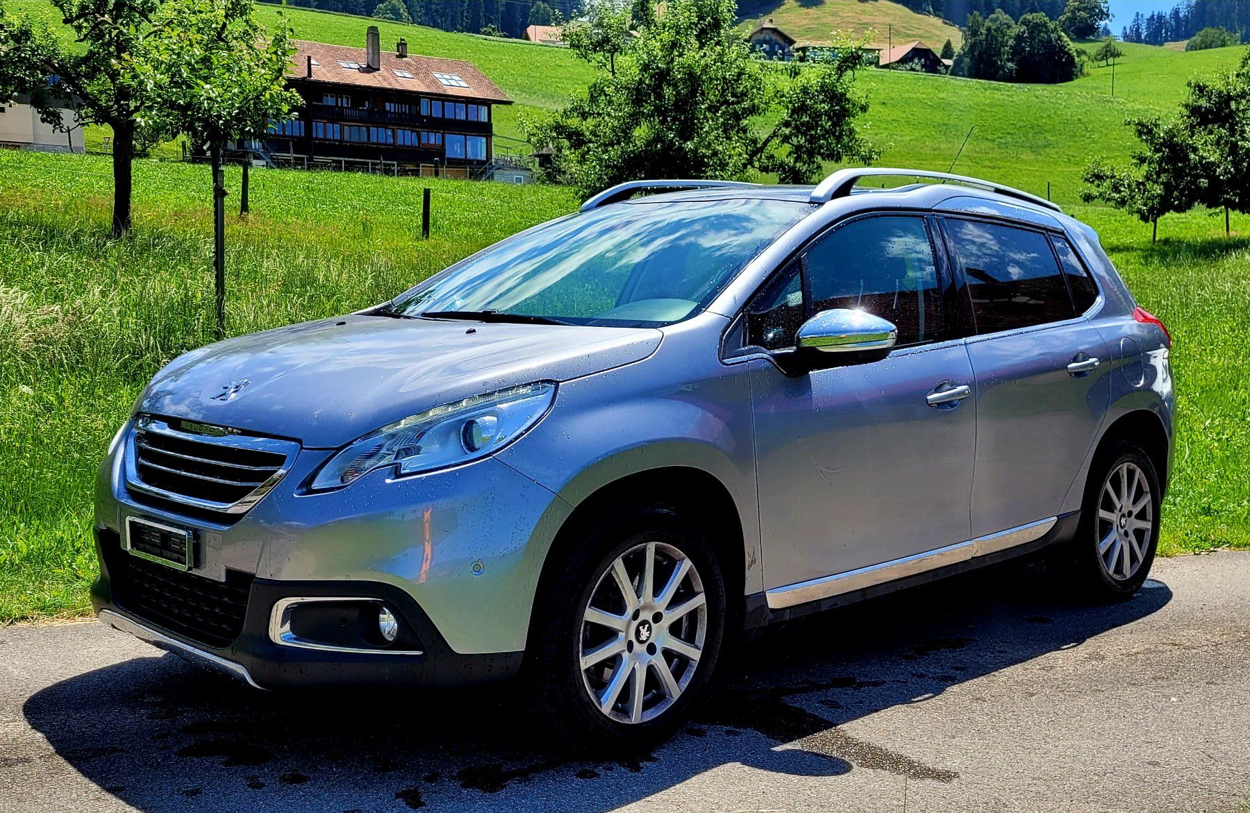 Peugeot Autos: Peugeot 2008 1.6lt Aut. Mit Glasdach – Gebraucht aus Homberg b. Thun von
