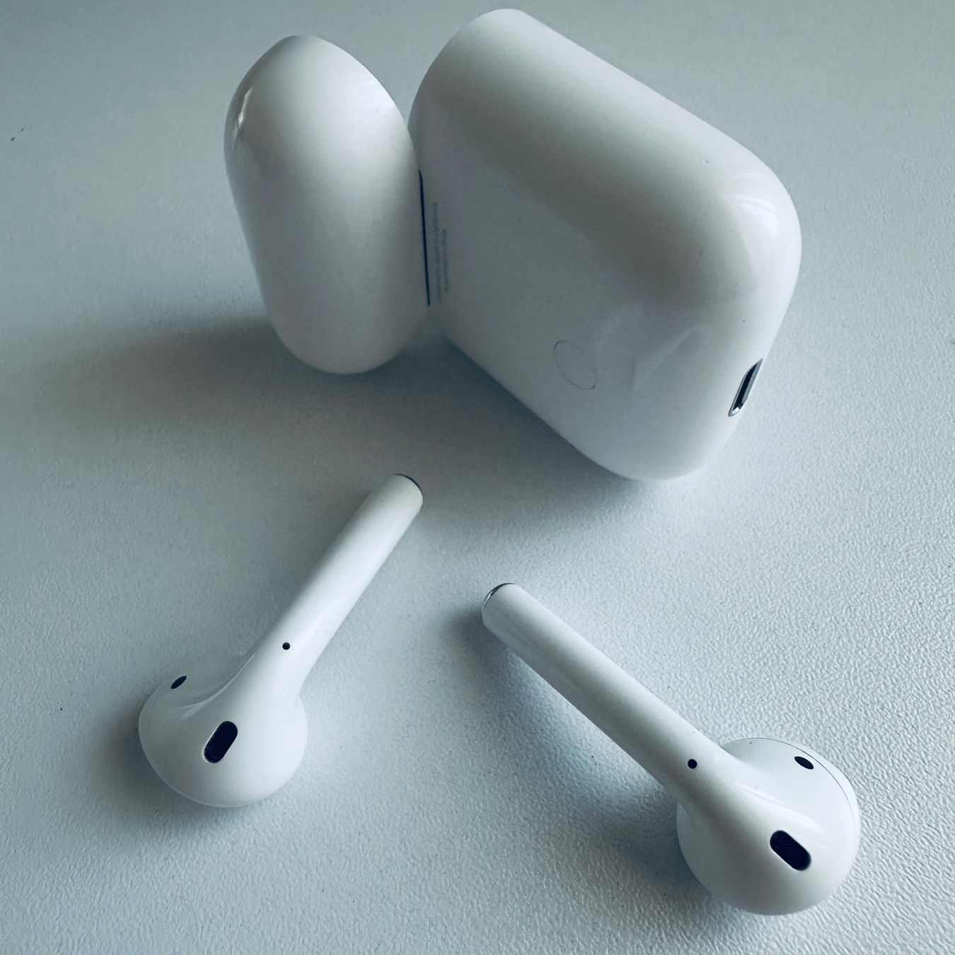 Apple Cuffie: Original Apple AirPods 2 Kopfhörer Wireless Lightning Kabel – Usato da Basel venduto da MY.AIRPODS.SHOP 2