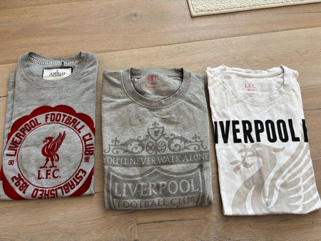 Liverpool FC 1 x Pullover + 2 x T-Shirts, Gr. M/L