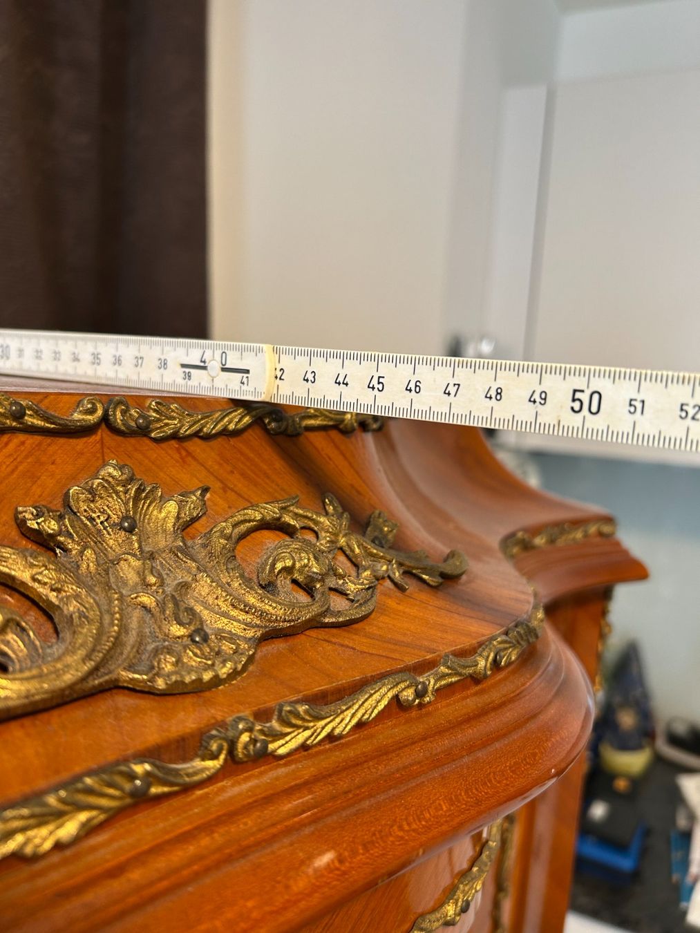 Vetrine: Louis XV Vitrine mit elegant gebogenem Glas – Usato da Küsnacht ZH venduto da filo_fila8700 7