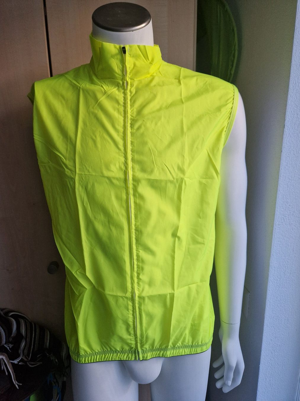 Canottiere & Pantaloni: Gelber Windstopper, Grösse XXL – Nuovo (secondo la descrizione) da Oberglatt ZH venduto da Pacos2000