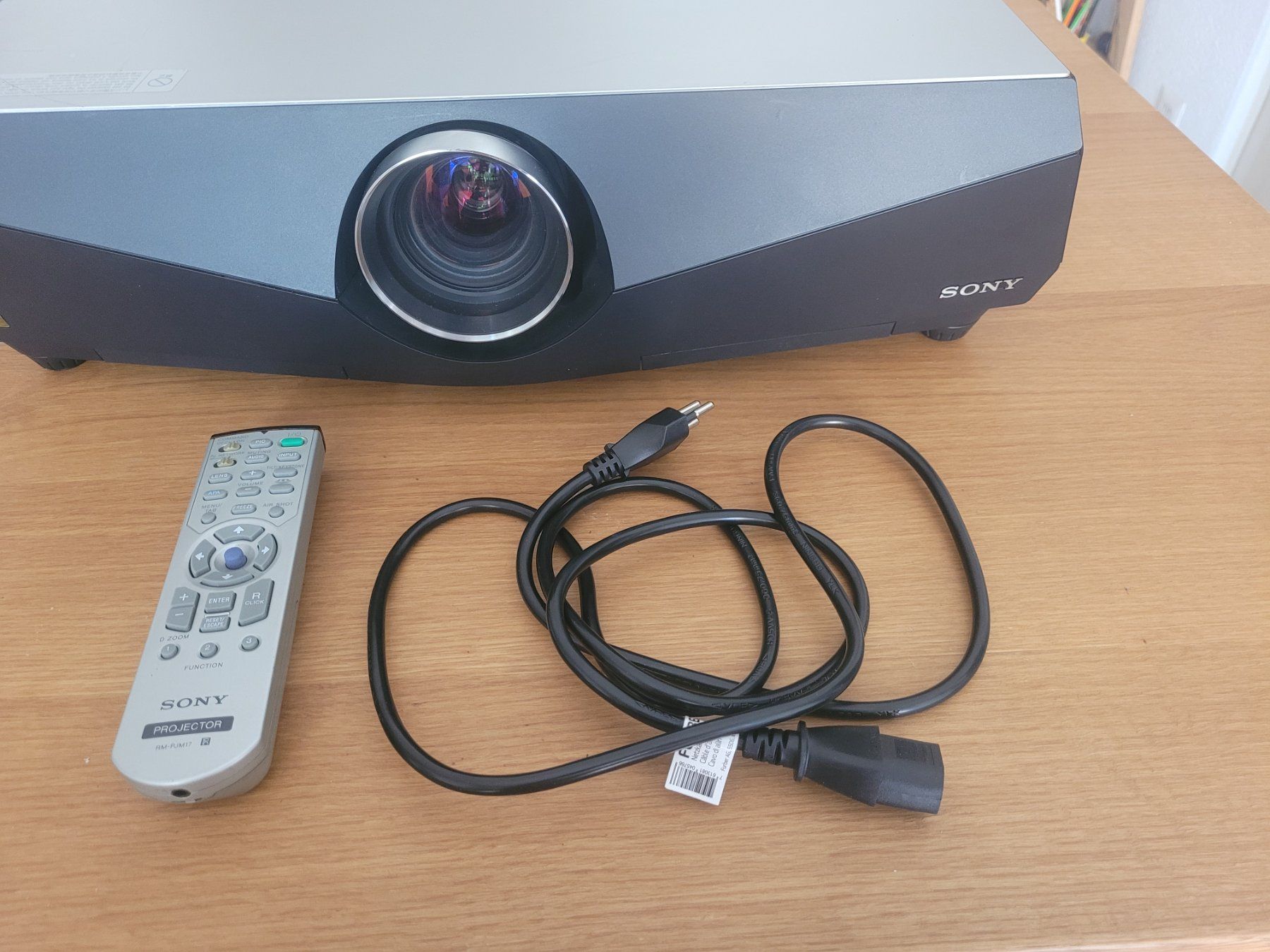Sony Proiettori: Sony VPL FE 40 without LCD. – Usato da Dübendorf venduto da Saturnin35 9