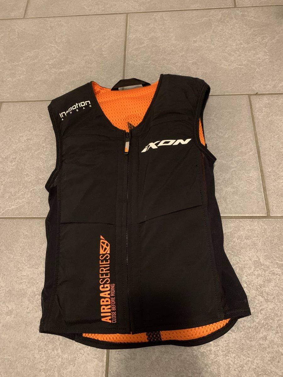Ixon Protezioni & Imbottiture: Ixon Airbag Motorradweste U03 – Usato da Sumiswald venduto da tanscha.