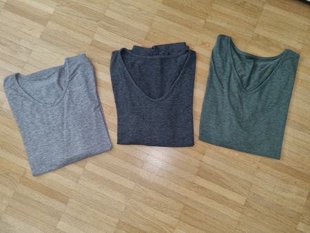 3 Stück leichte V-Ausschnitt Pullis