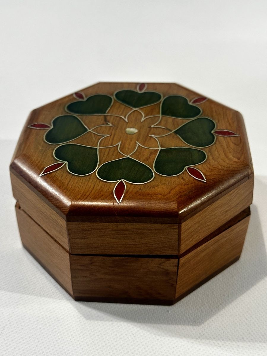Truhen: Holzbox mit Muster - ungebraucht – Neu und originalverpackt aus Rorschach von car_wbc5