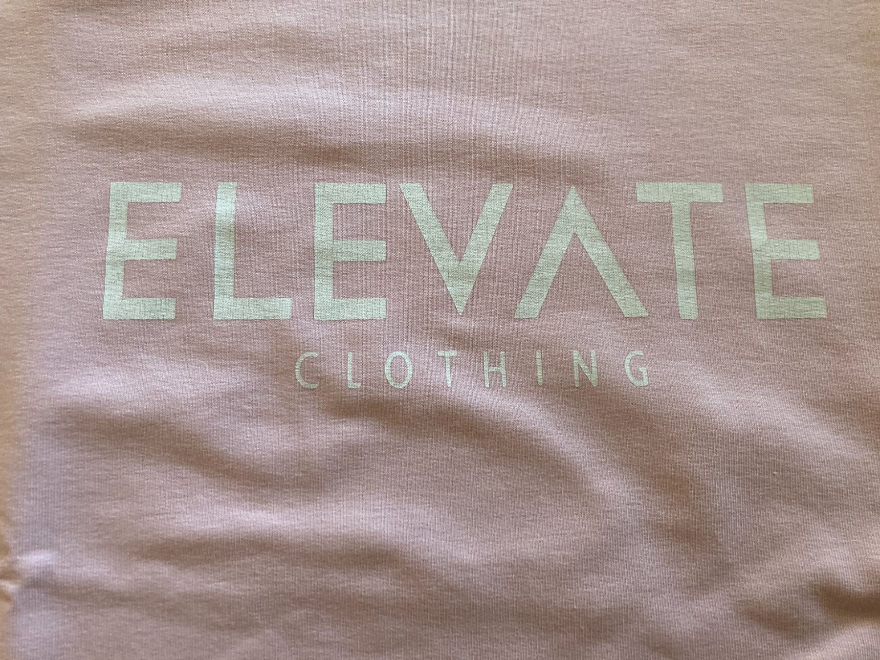 T-shirt: Elevate T-Shirt rosa – Usato da Obfelden venduto da miau68 2