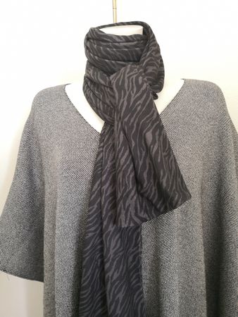 🤩MANGO SCHAL MIT ZEBRA-MUSTER SCHWARZ-GRAU NEU