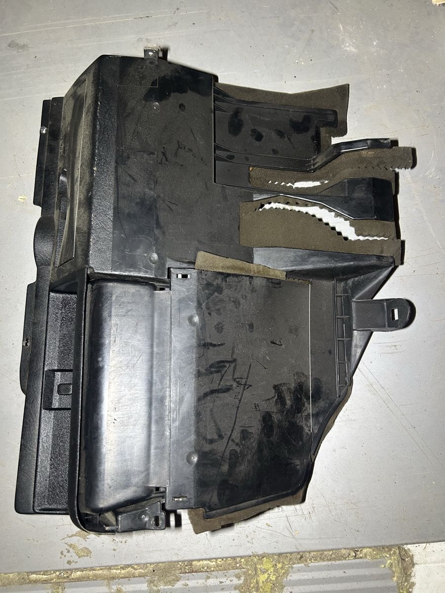 Volkswagen Tutti pezzi di ricambio auto: Golf2 Armaturenbrett – Usato da Gampelen venduto da ste_r6hj 6