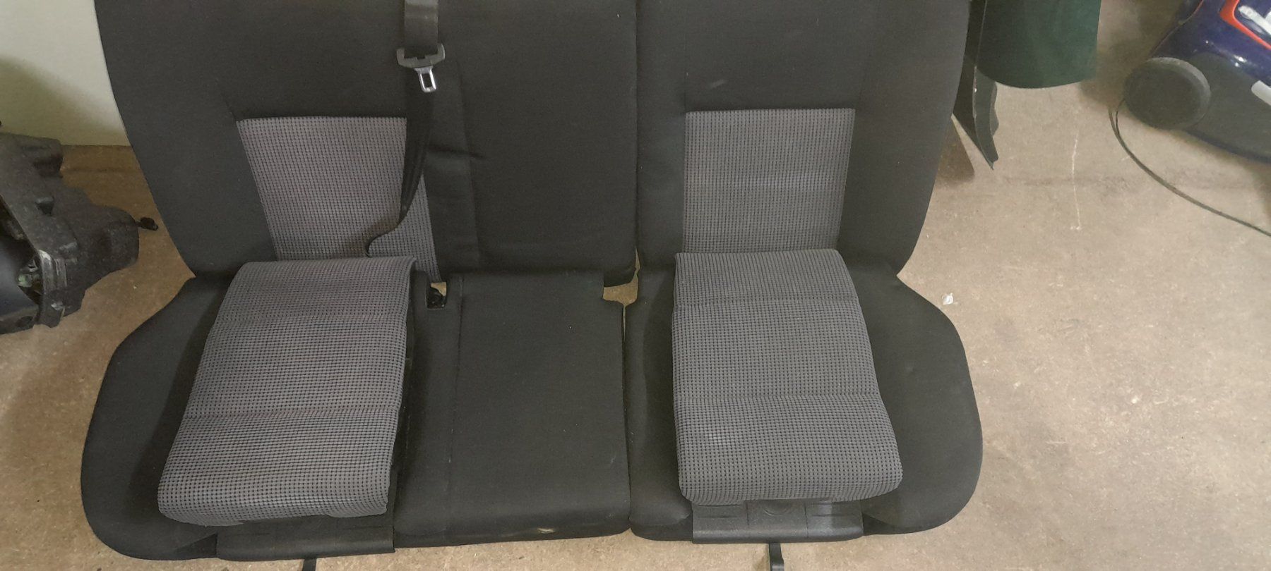 Tutti pezzi di ricambio auto: Sitzgarnitur VW Bora Limousine – Usato da Cham venduto da vento9