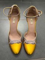 Prada Gelbe Satin-Abendschuhe, Größe 38