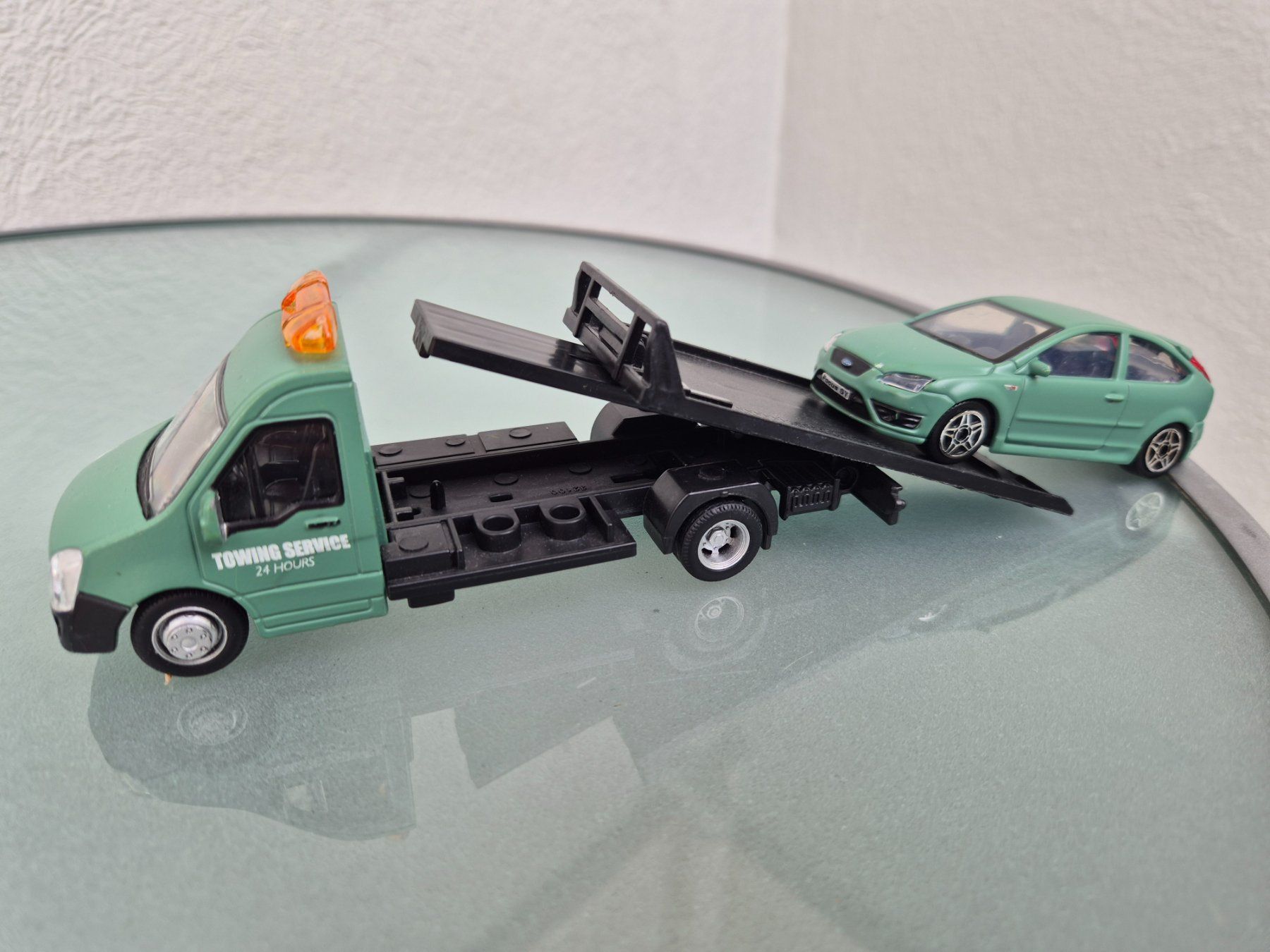 Ford Modellautos: Auto Transporter mit Ford Focus. 1:43 Burago – Gebraucht aus Oberbuchsiten von laffite54 1