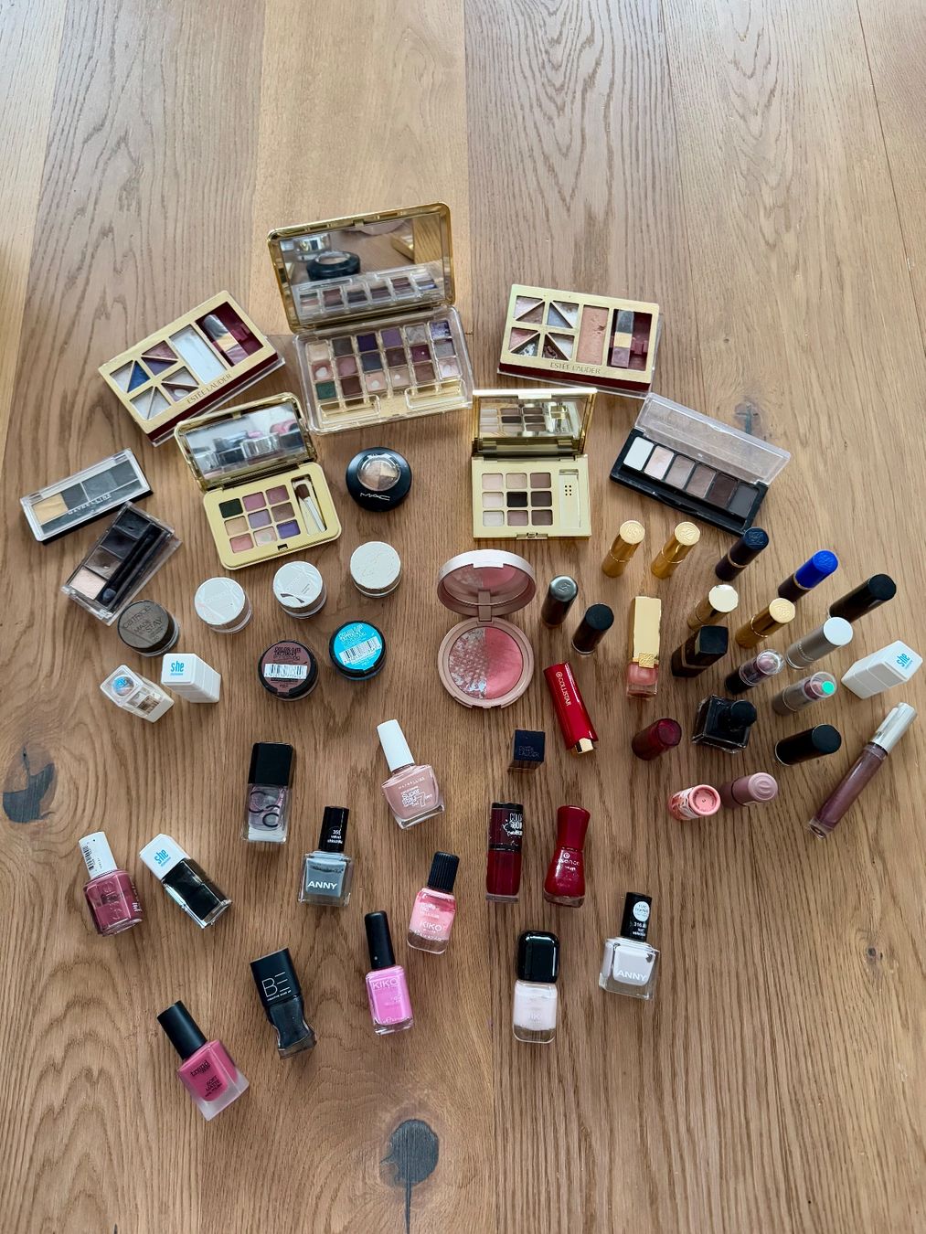 Estée Lauder Make-up: Grosses Schminkpaket – Usato da Triesen venduto da atos87
