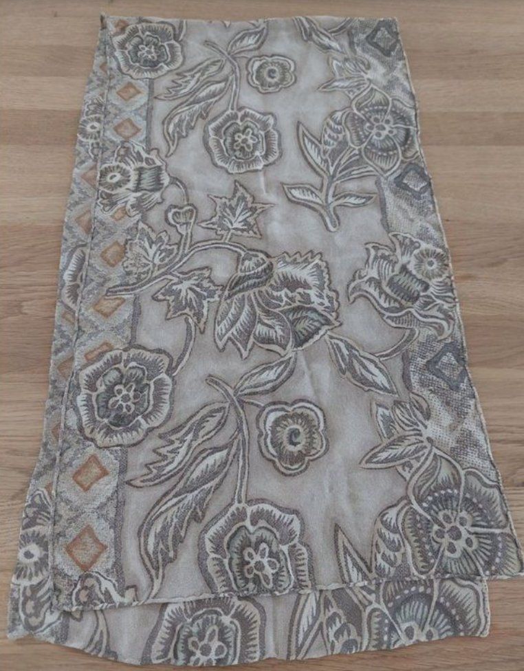 Foulards & écharpes: 2 Foulards – D'occasion à Adliswil par Boncoinsuisse